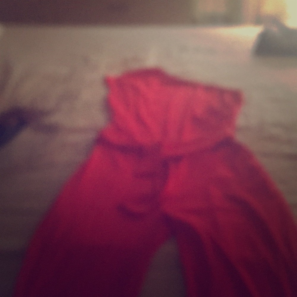 Red jumper halfshalder
